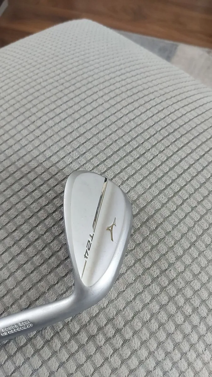Mizuno t24 56 deg wedge - Image 1