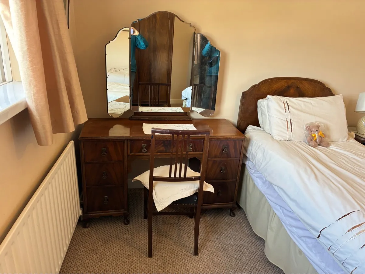 Bedroom furniture - Image 4