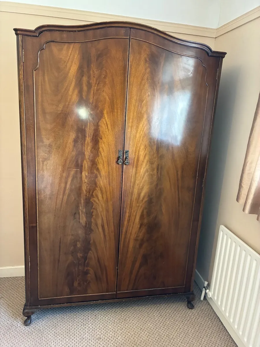 Bedroom furniture - Image 1