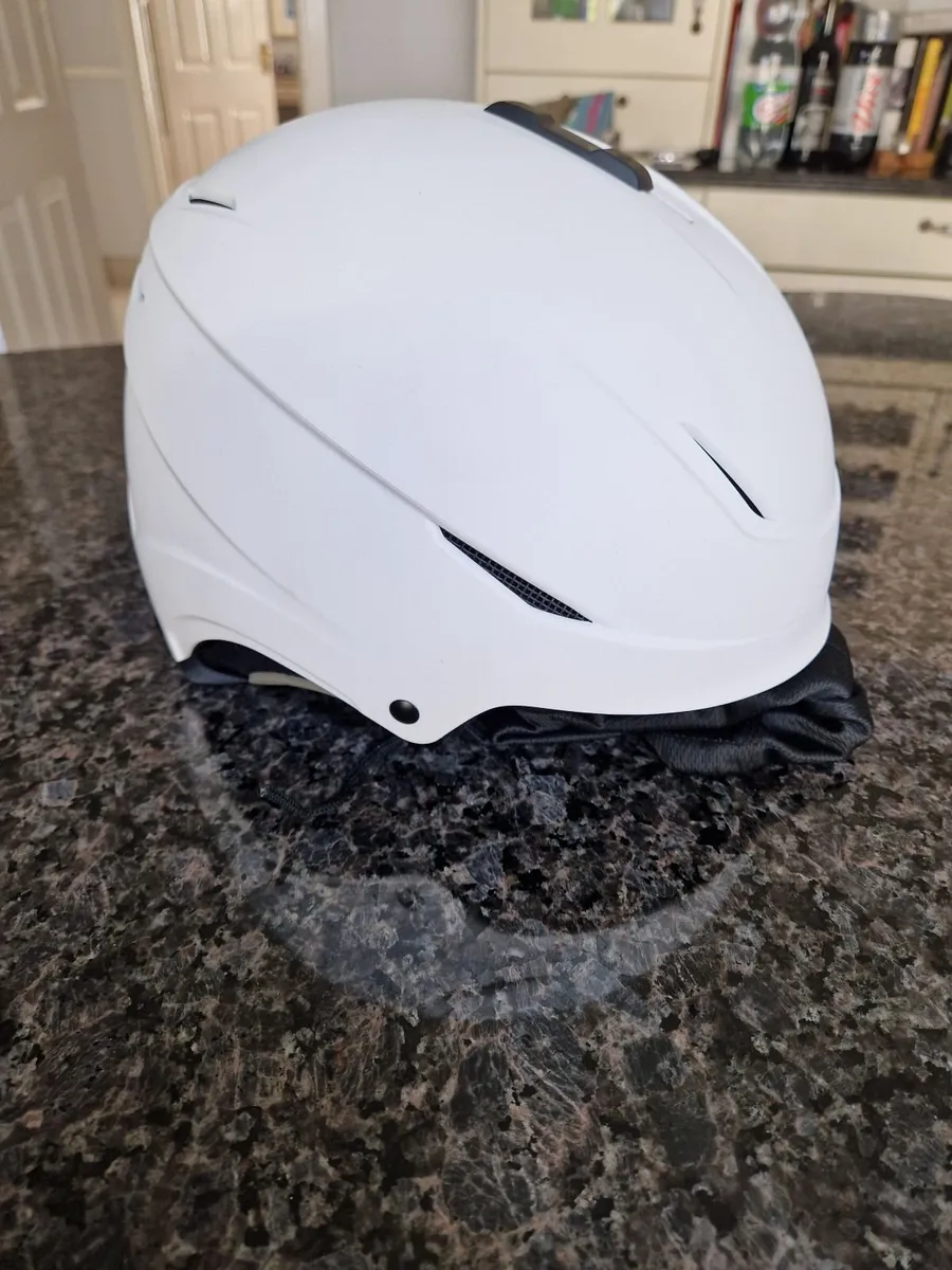 Snowboarding Helmet - Image 1