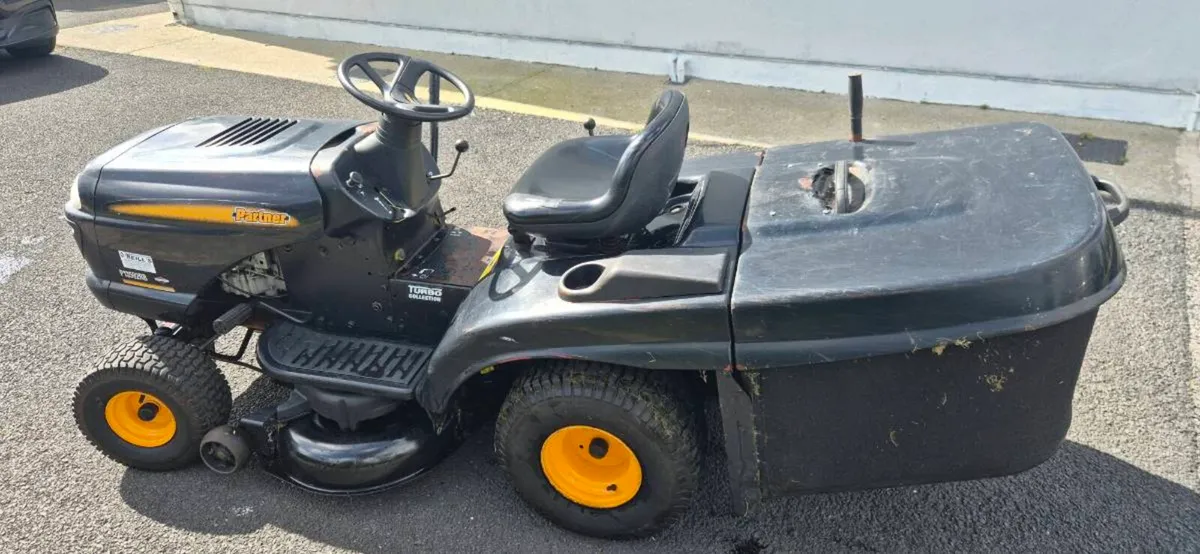 Lawn mower - Image 1