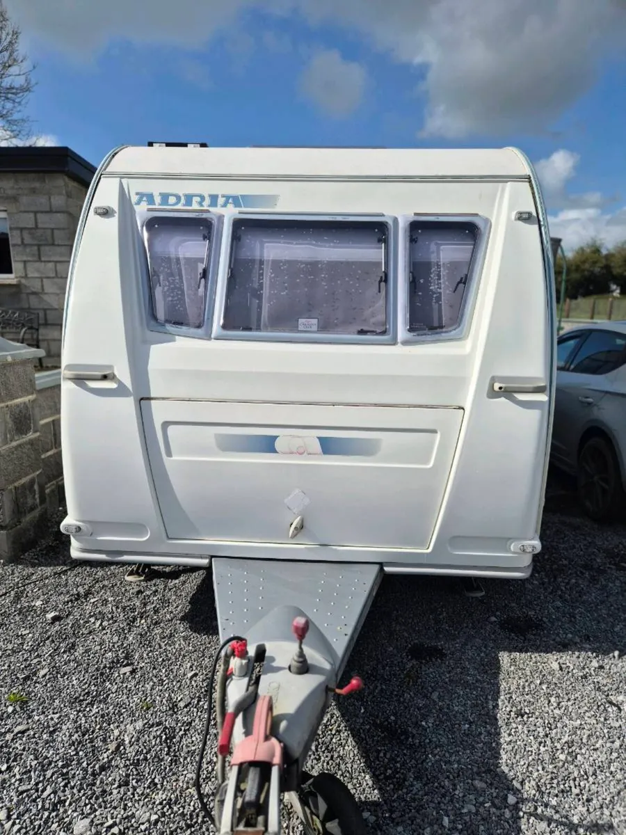 Adria 525up  4 Bert fixed bed - Image 1