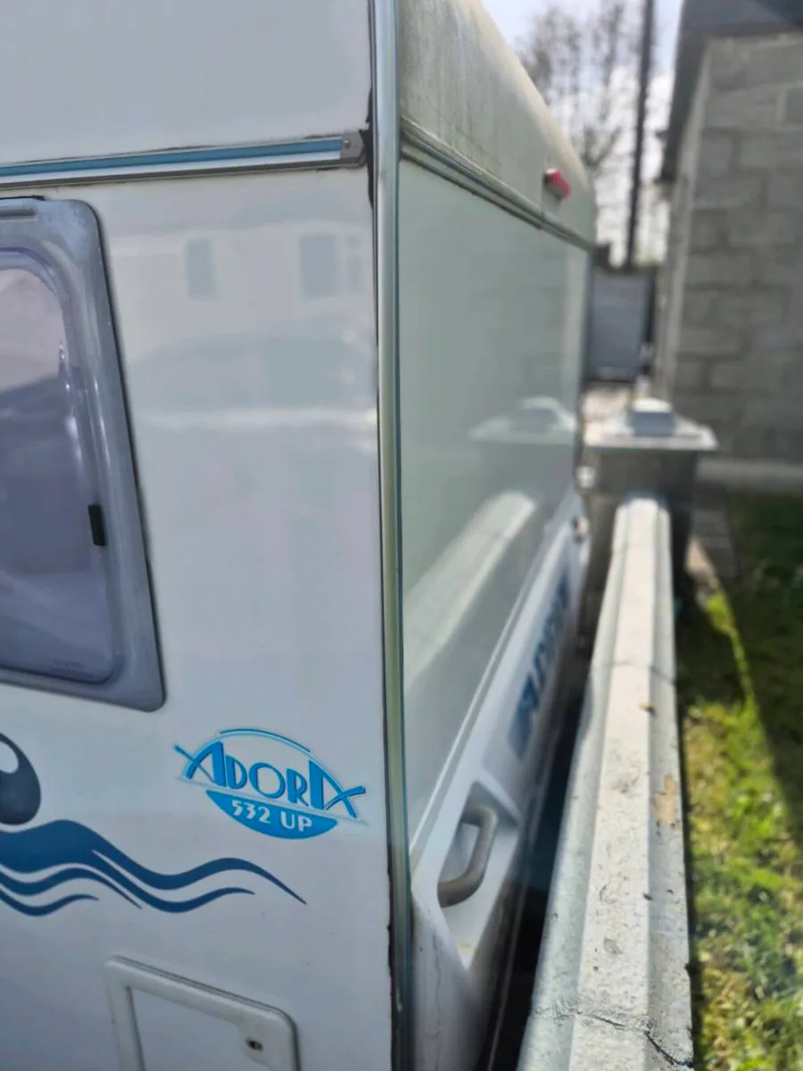 Adria 525up  4 Bert fixed bed - Image 4