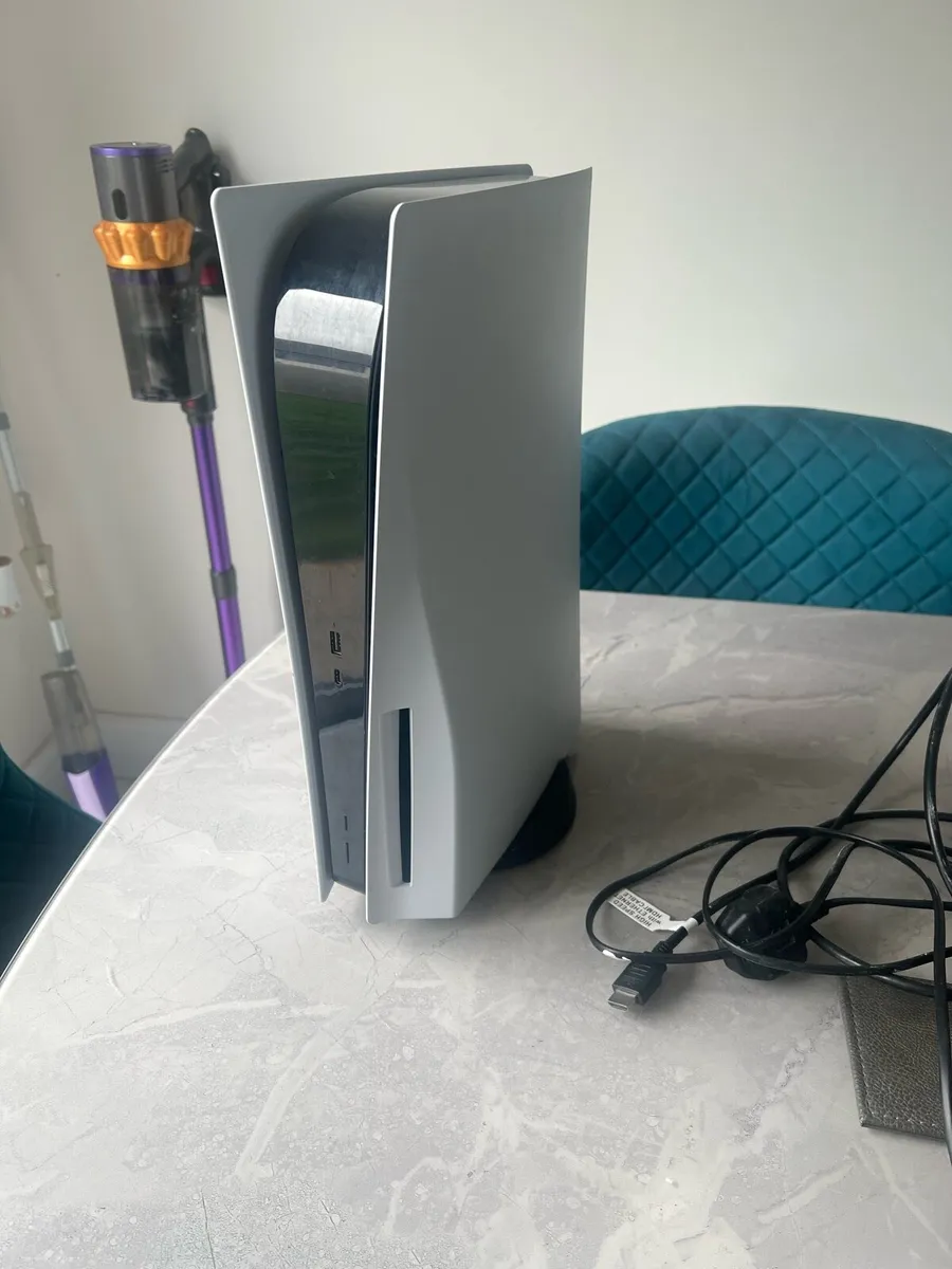 PS5 Disc Edition - Image 2