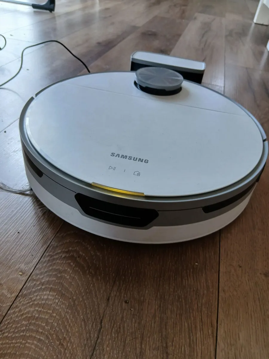 Samsung jet bot robot vacuum - Image 1