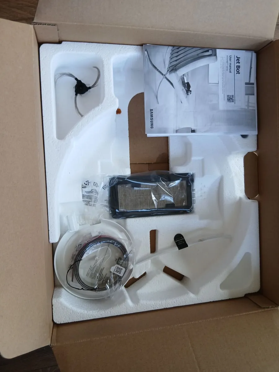 Samsung jet bot robot vacuum - Image 2