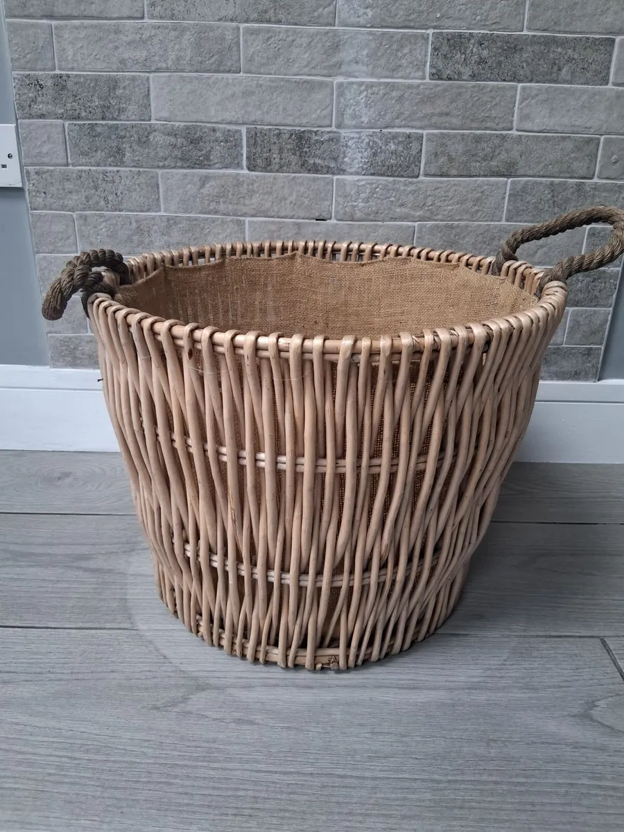 Wicker basket - Image 1