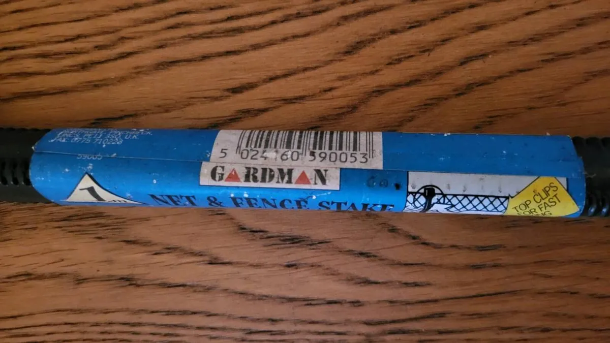 8 x Gardman metal 1m fence posts - Image 3