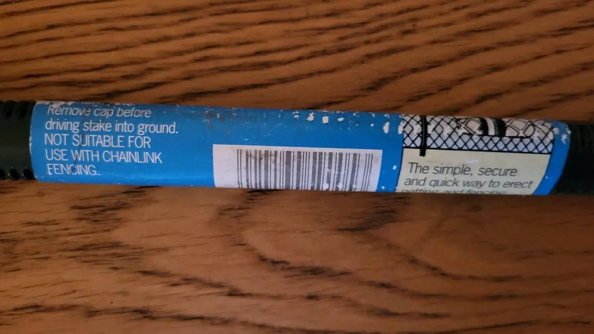 8 x Gardman metal 1m fence posts - Image 4