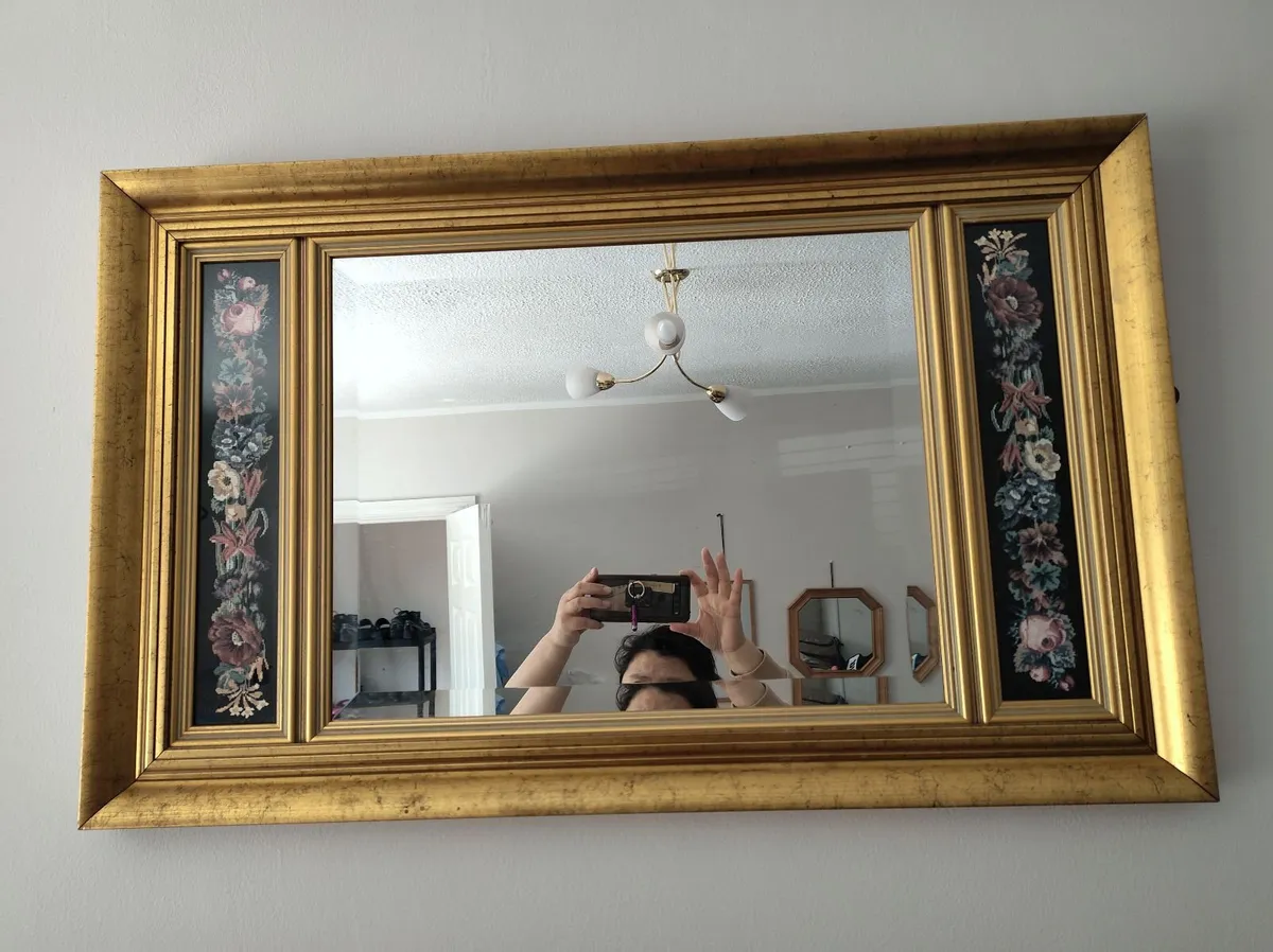 Antique Mirror for living room to sell - Image 1