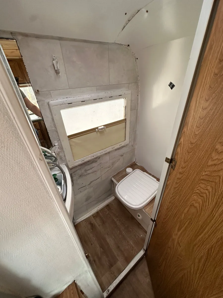 ✨BARGAIN FORD TRANSIT 4 BERTH MOTORHOME✨ - Image 4