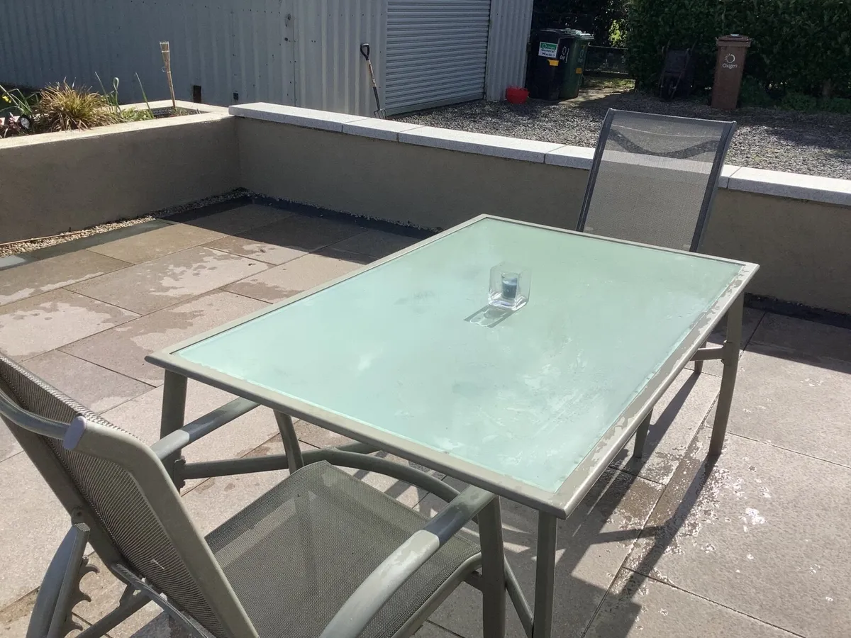 Garden table & 2 chairs - Image 2
