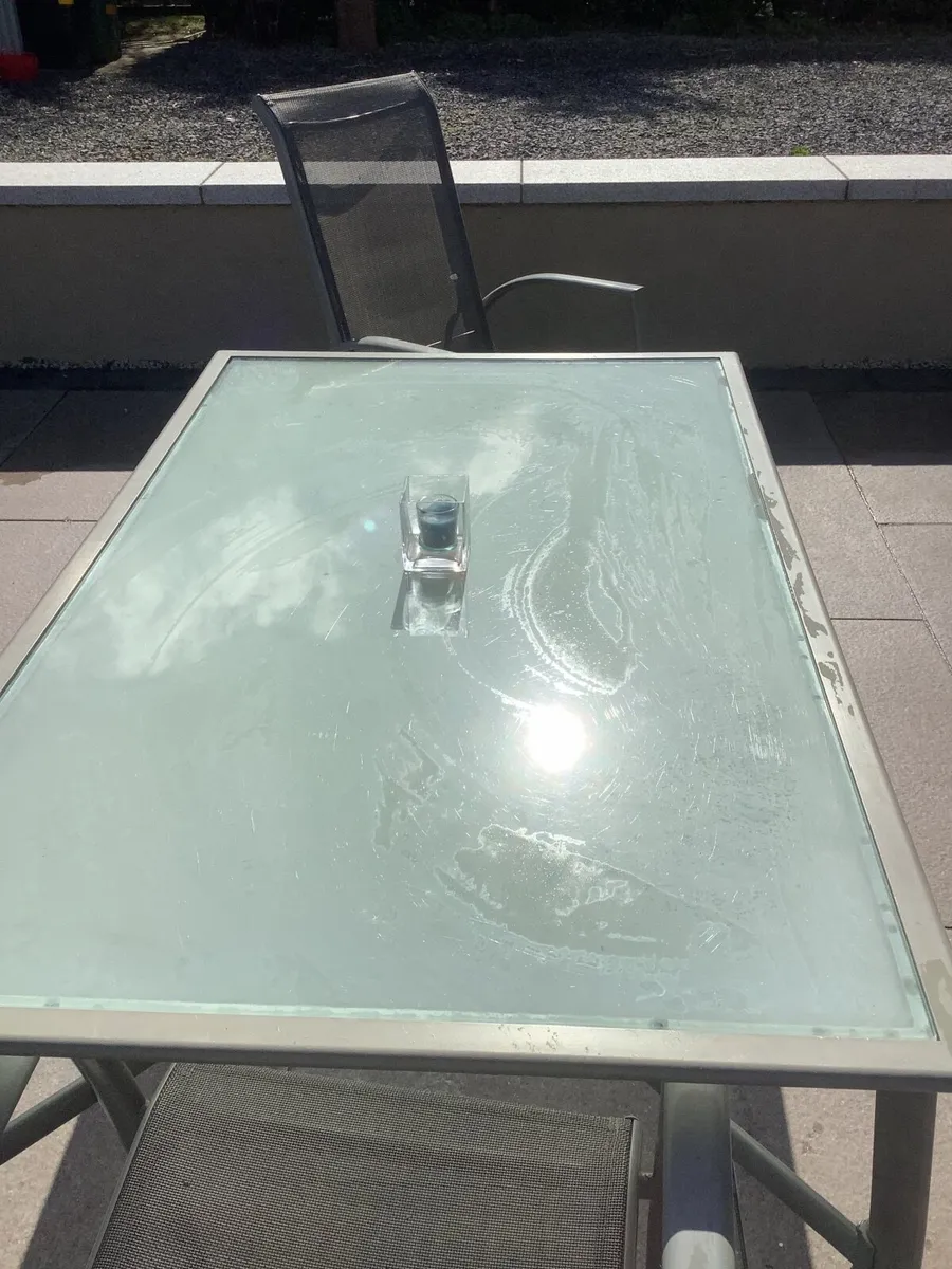 Garden table & 2 chairs - Image 1