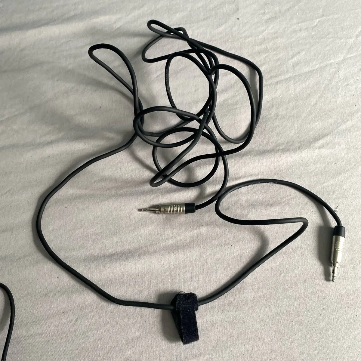 Electronic cables - Image 1