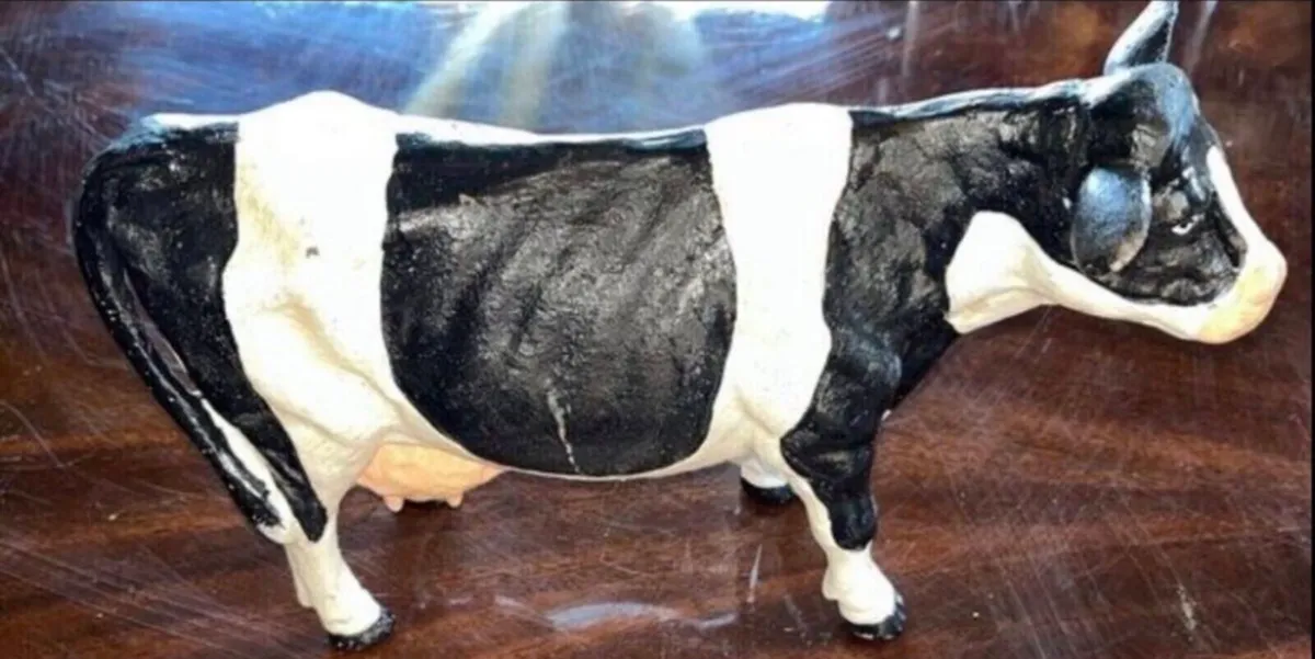 Large cast iron cow - Image 1