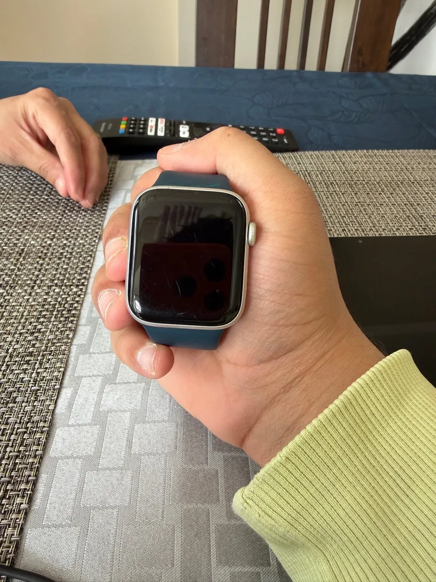 Apple Watch SE 2022 edition - Image 2