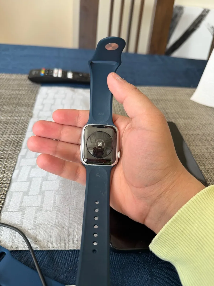 Apple Watch SE 2022 edition - Image 3