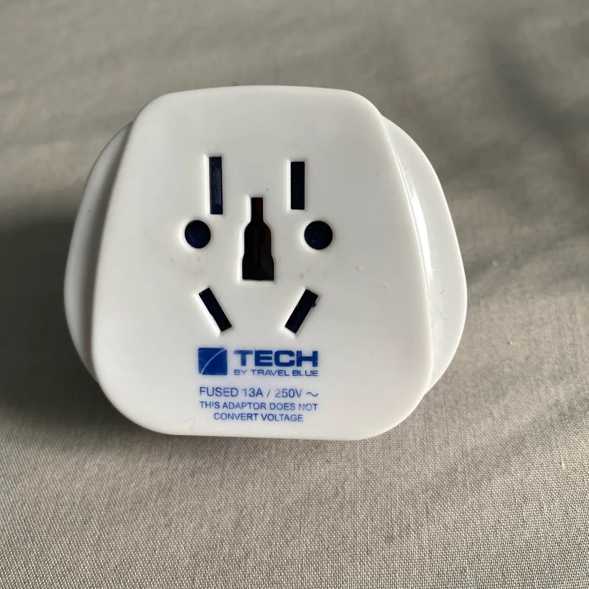 Travel plug adaptors - Image 1