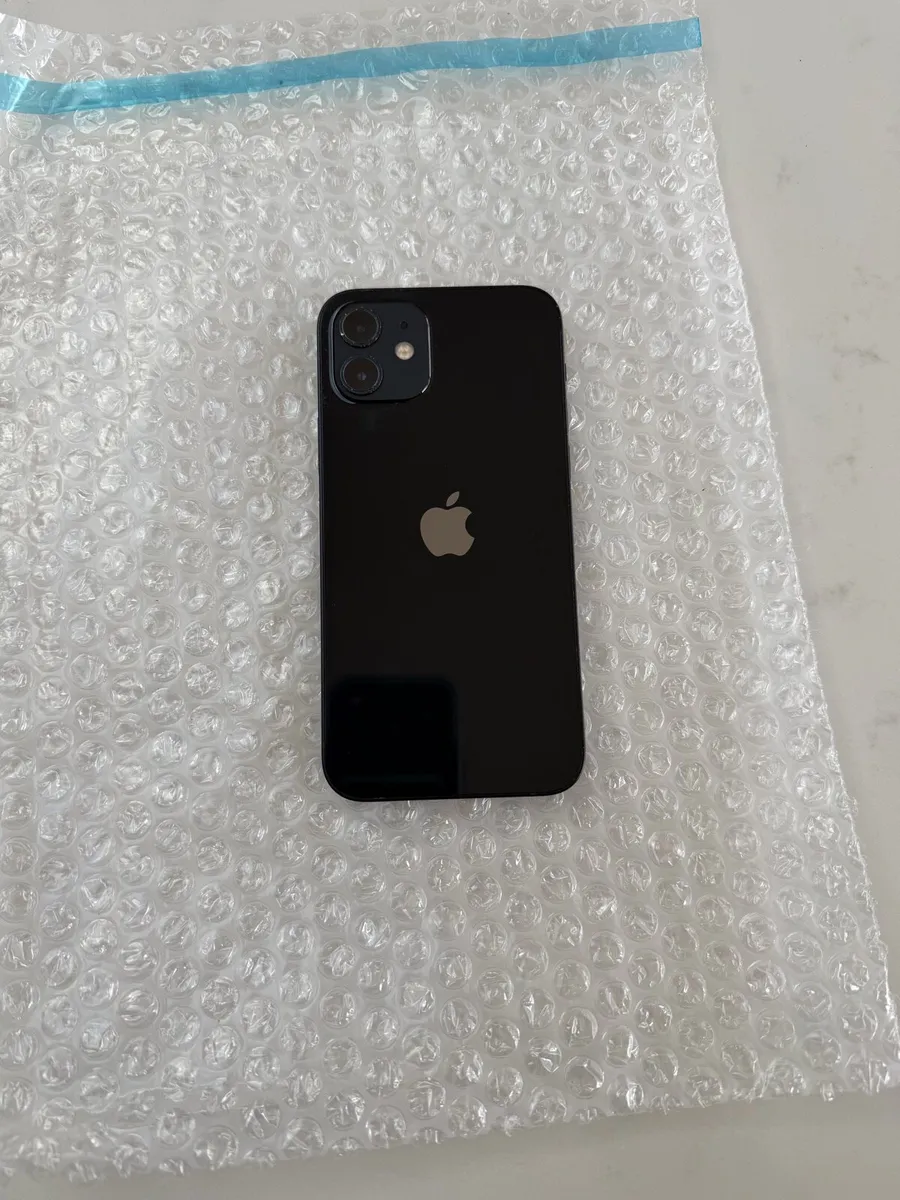 iPhone 12 - Image 3