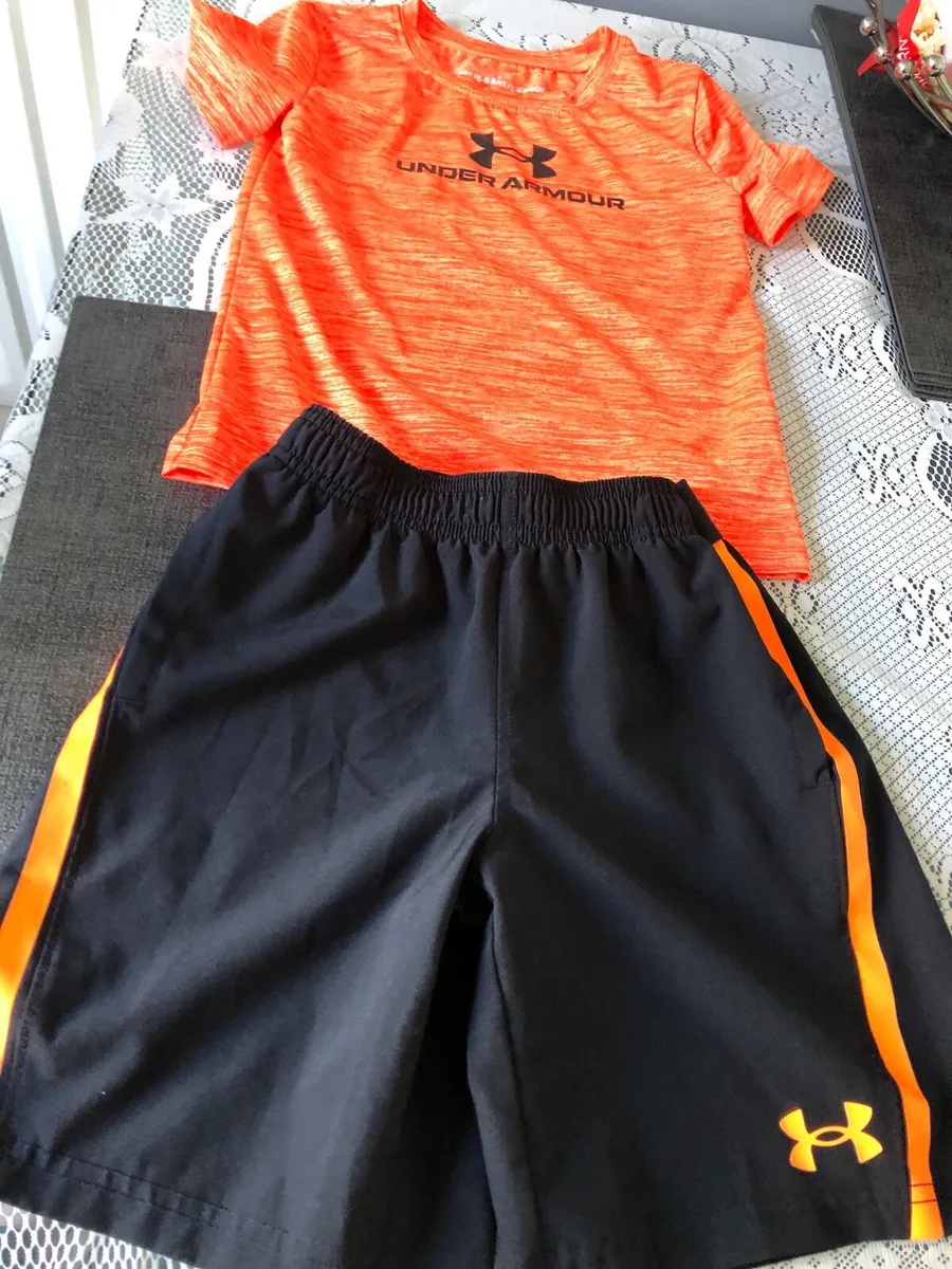 Boys under armour two piece suit 5/6 €10 - Image 1