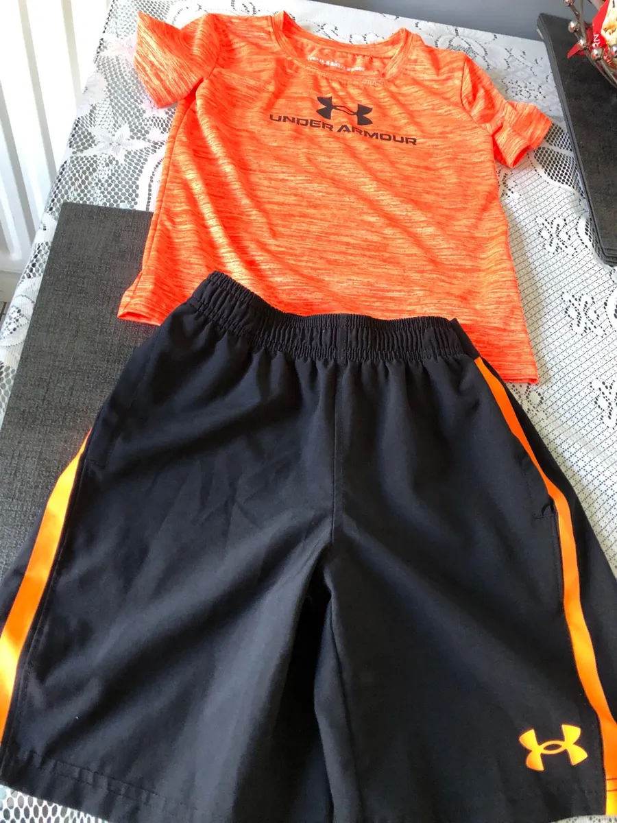 Boys under armour two piece suit 5/6 €10 - Image 3
