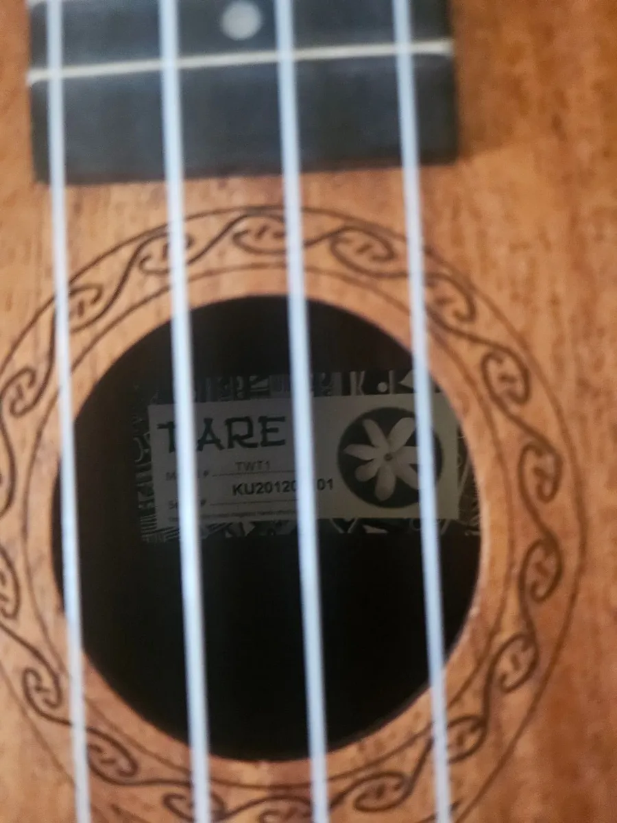 Ukulele - Image 4