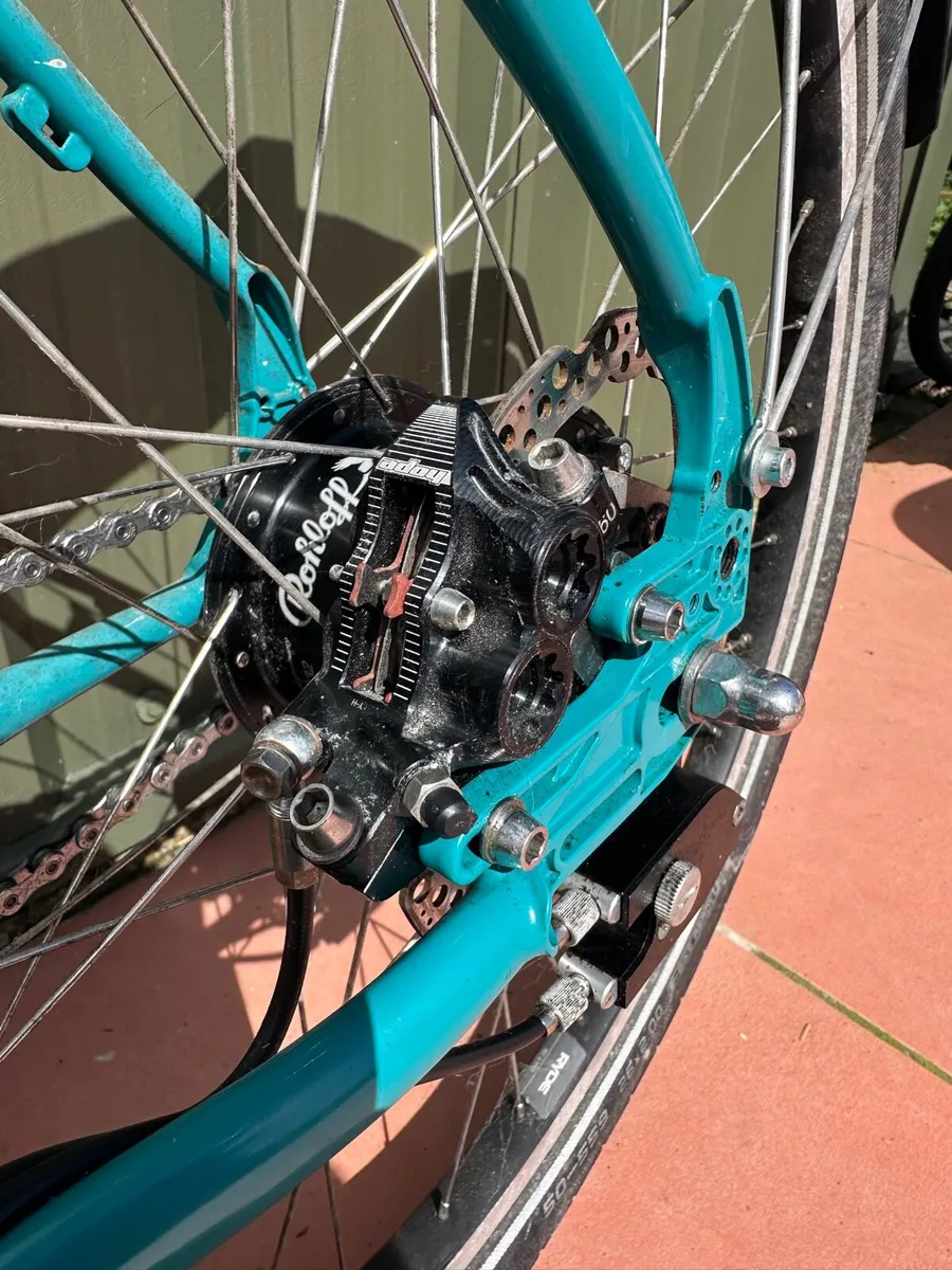 Touring bicycle - Image 3