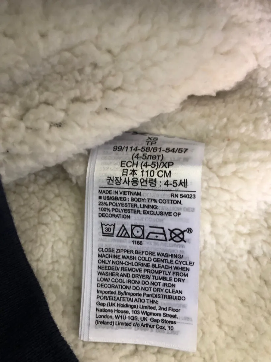 Boys gap hoodie age 4/5 €10 - Image 4