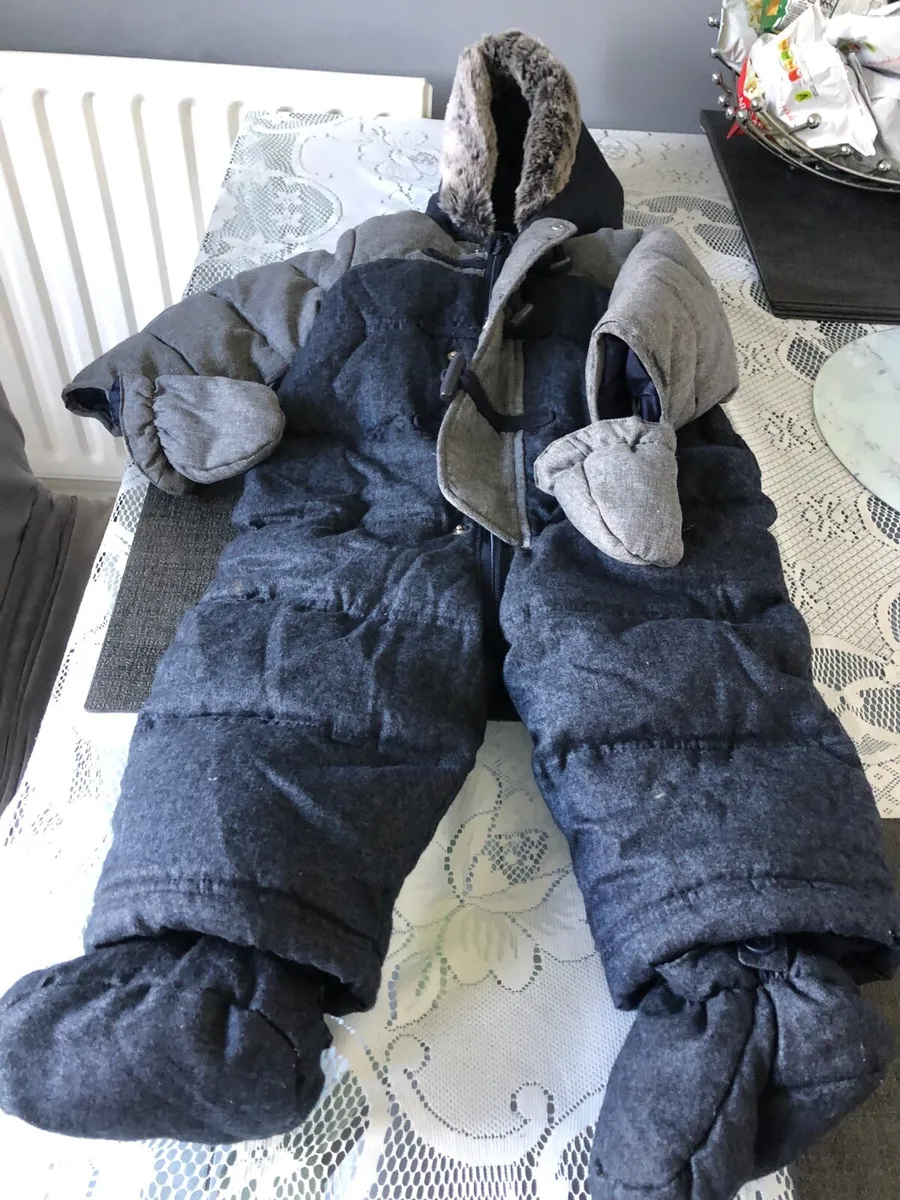 Boys all in one suit 12/18 mths €10 - Image 1