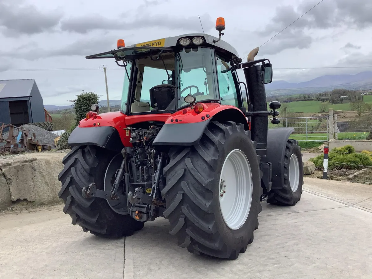 2017 MF 7715 - Image 4