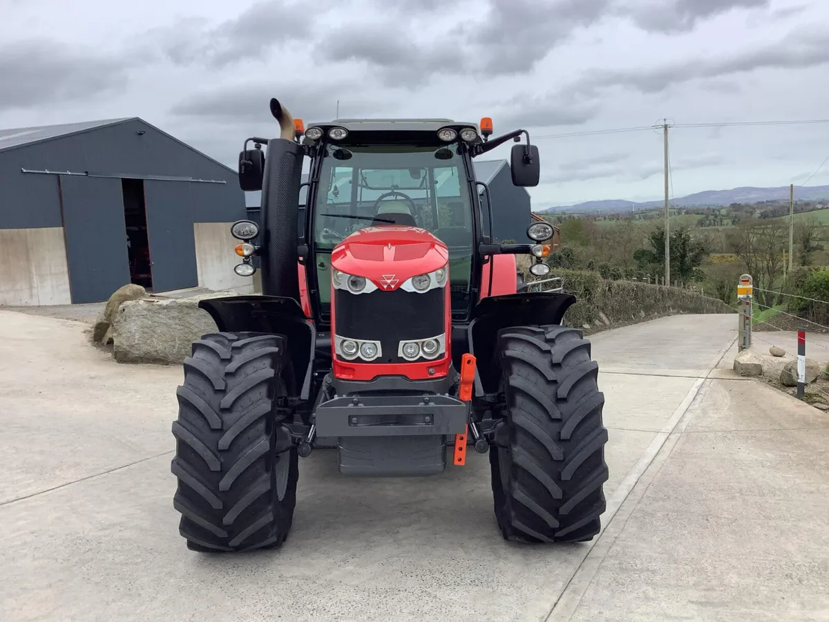 2017 MF 7715 - Image 2