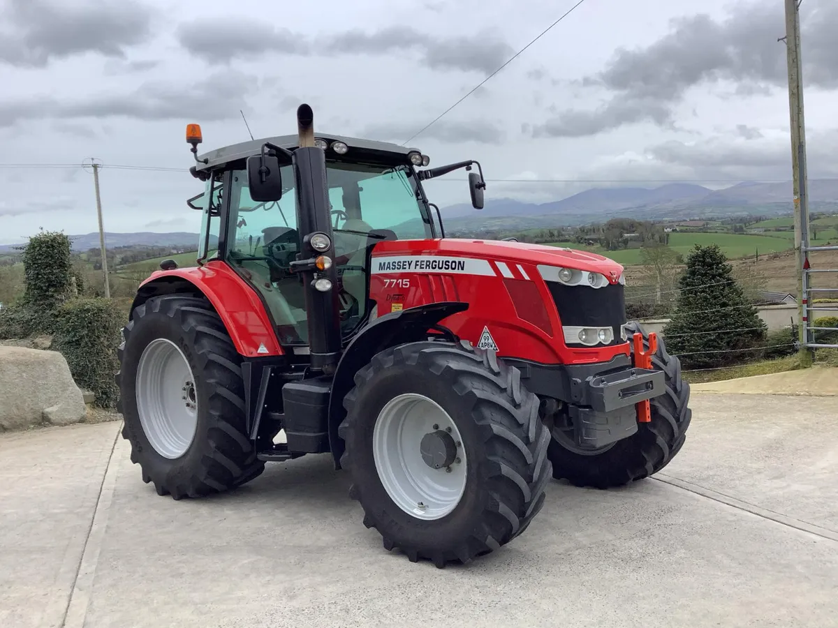 2017 MF 7715 - Image 3