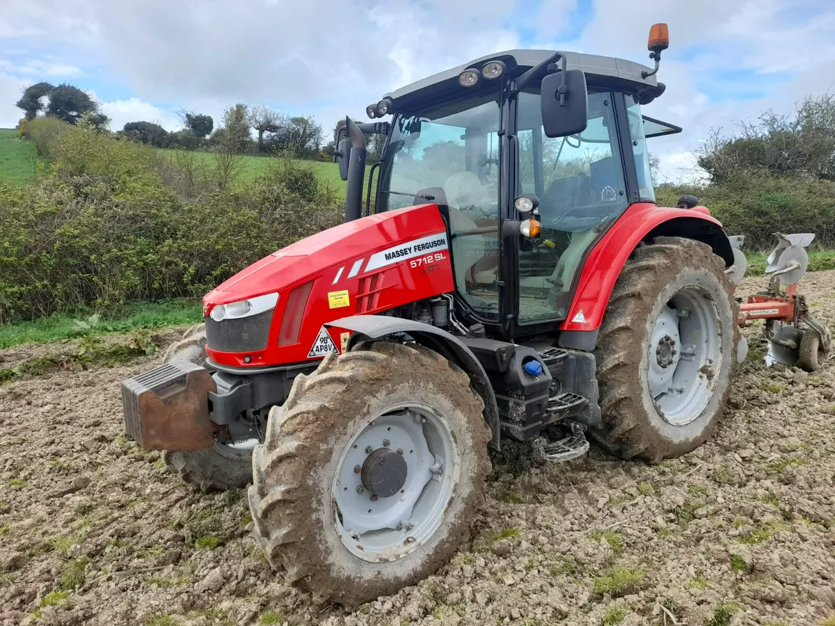 2017 MF 5712SL - Image 1