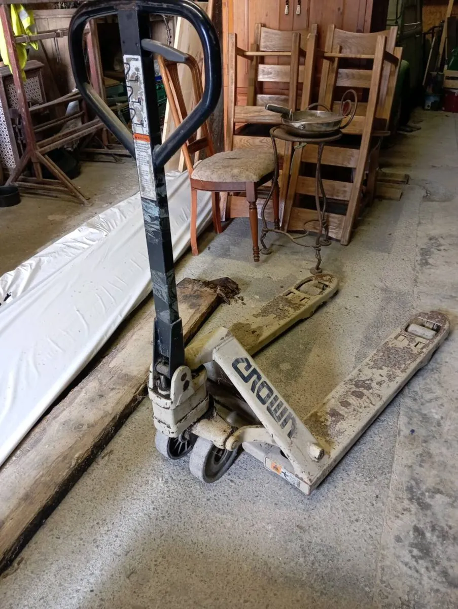 Pallet truck - Image 1