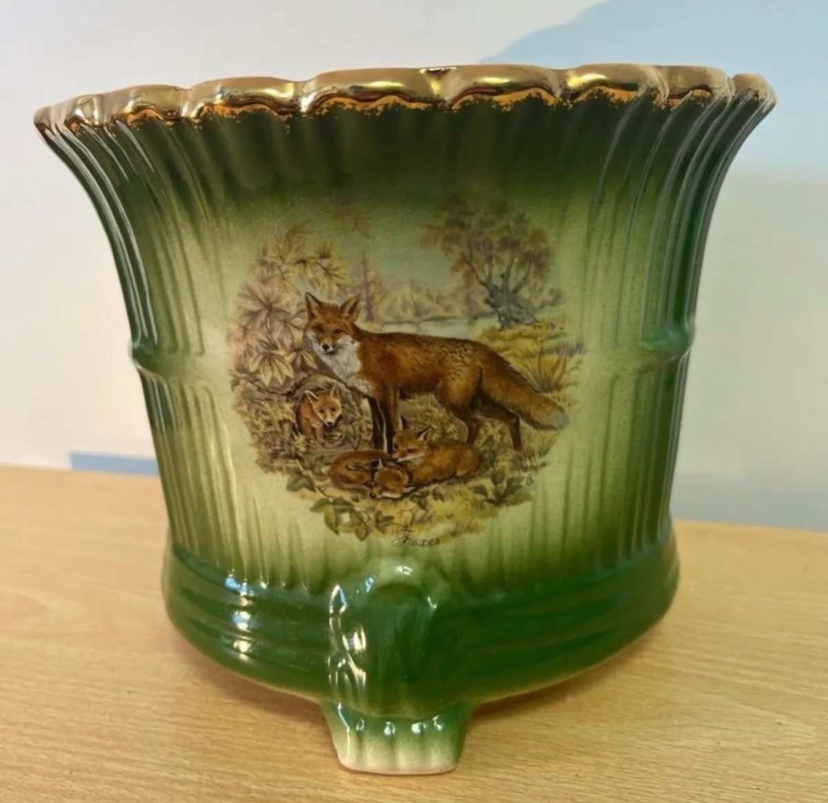 Two vintage indoor plant pots - Image 1