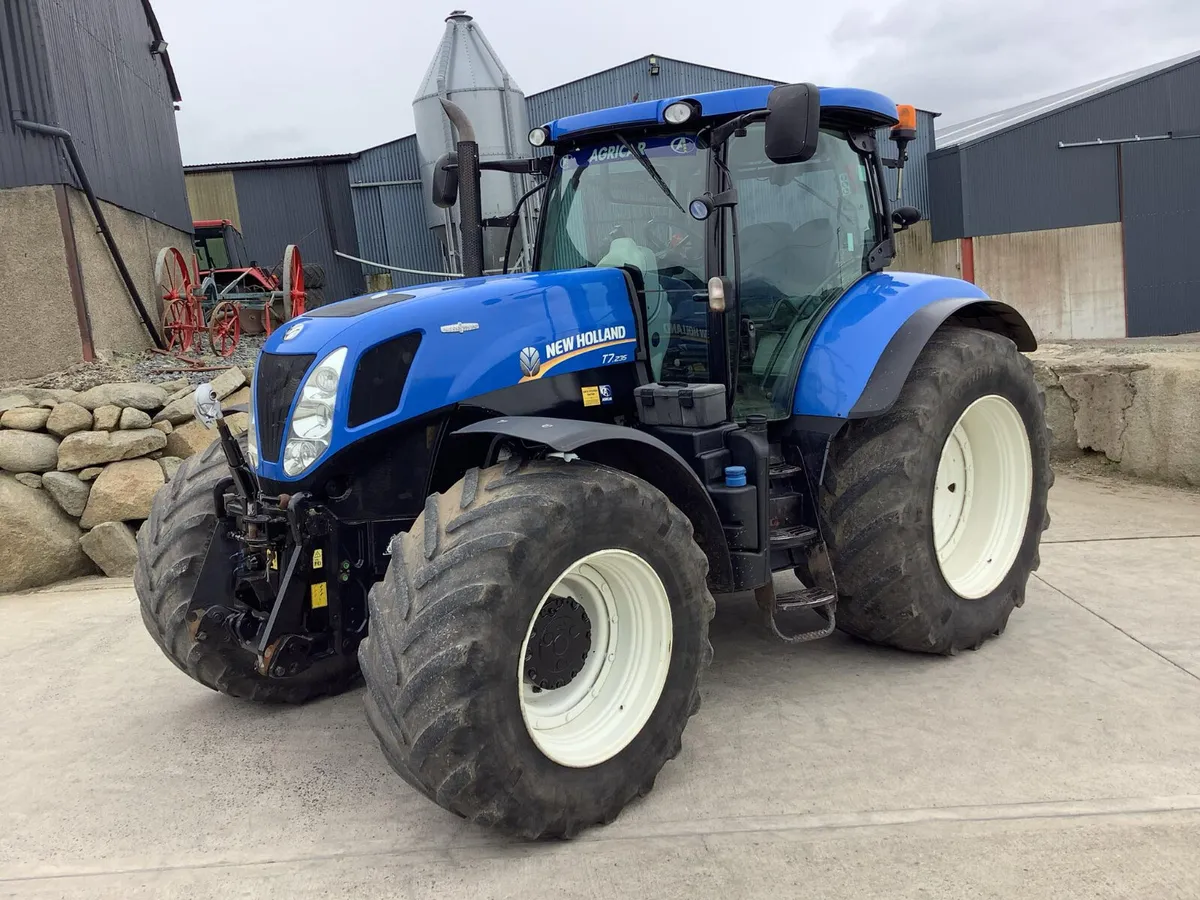 2013 NH T7.235 AC - Image 1