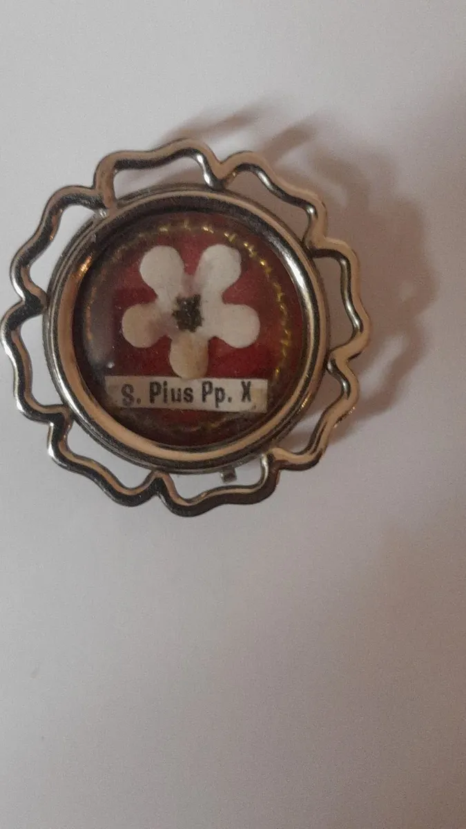 Christian reliquary - Image 1