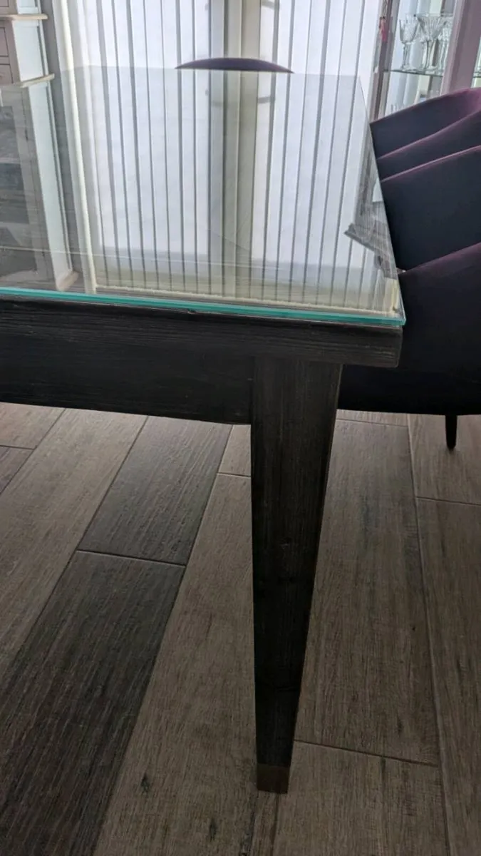 Dining table and 6 chairs - Image 2