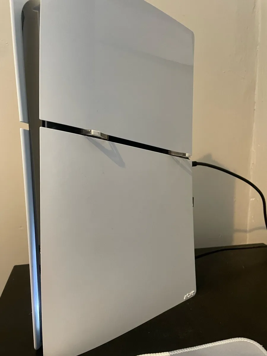 Pristine PS5 digital+ Sony ps5 controller like new - Image 4