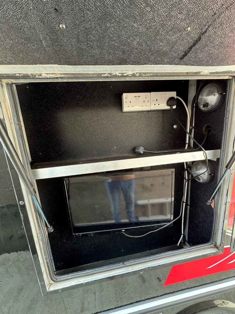 Cyclone 180s race trailer caravan - Image 4