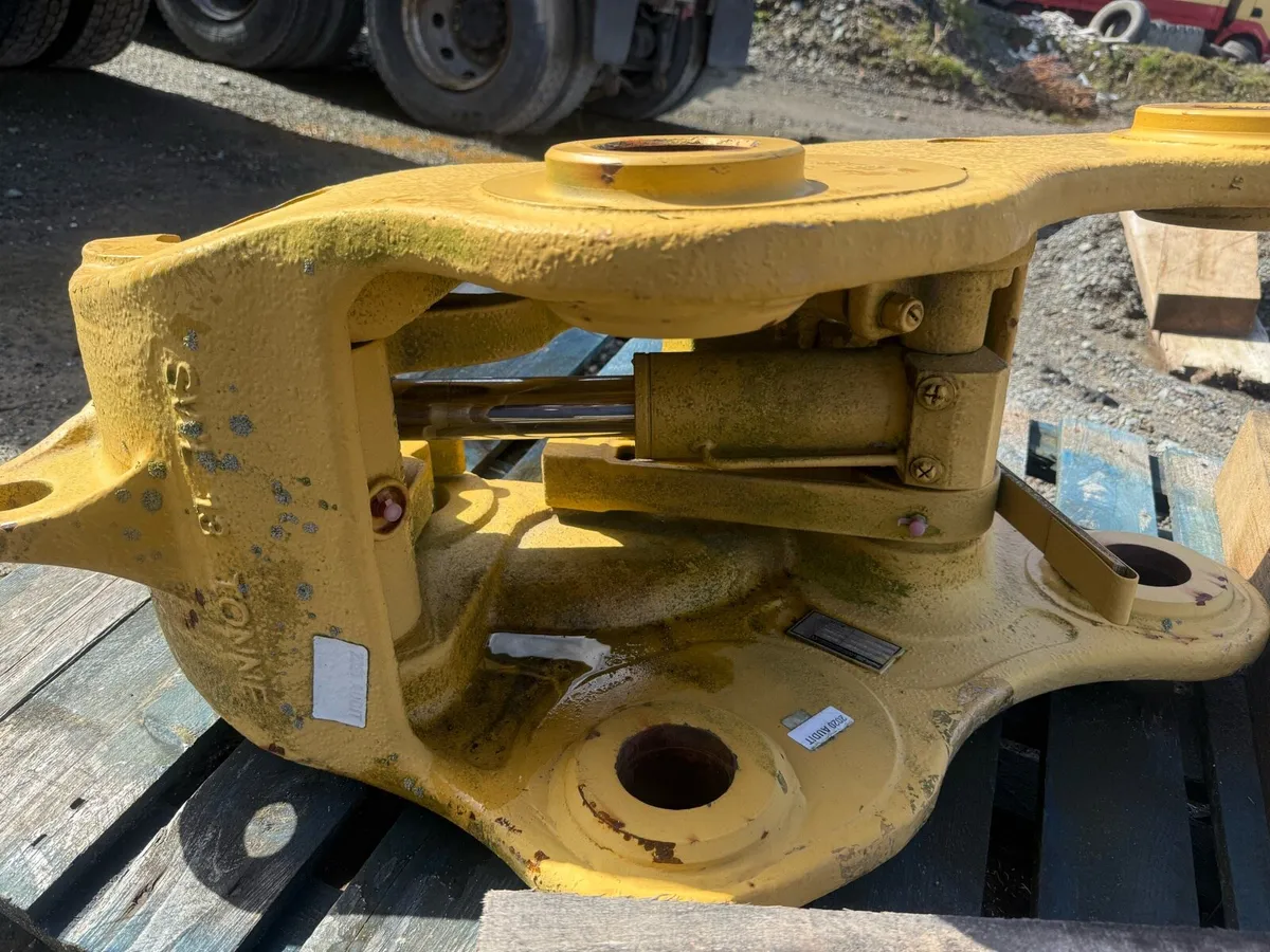 New unused quick hitch’s 70mm 65mm 50mm 30mm - Image 2