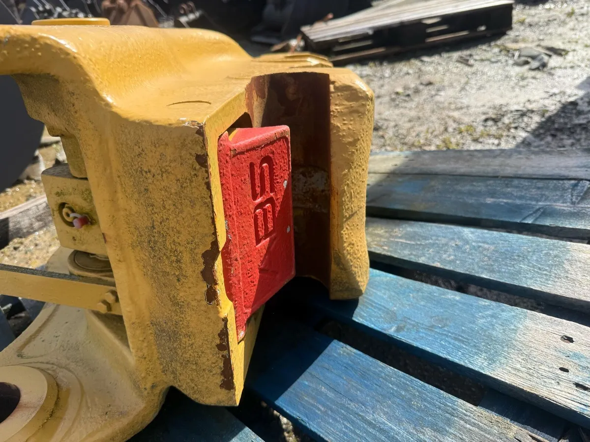 New unused quick hitch’s 70mm 65mm 50mm 30mm - Image 4