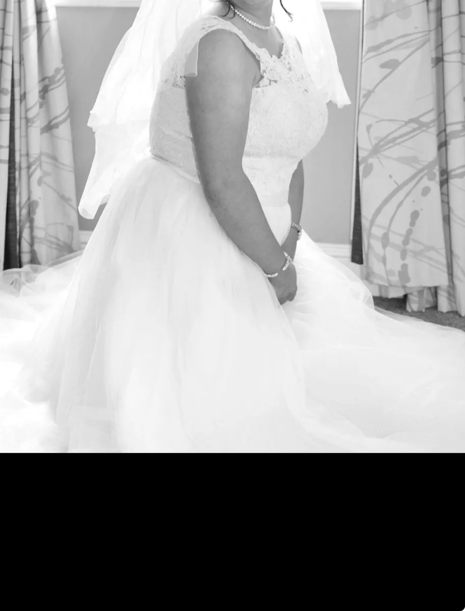 Wedding dresss - Image 3