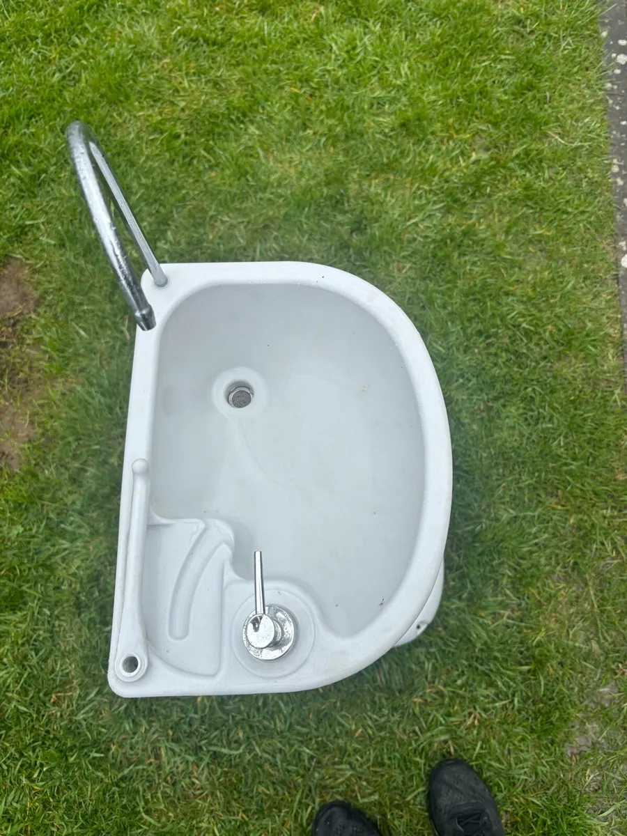 Portable Camping Toilet and Sink - Image 4