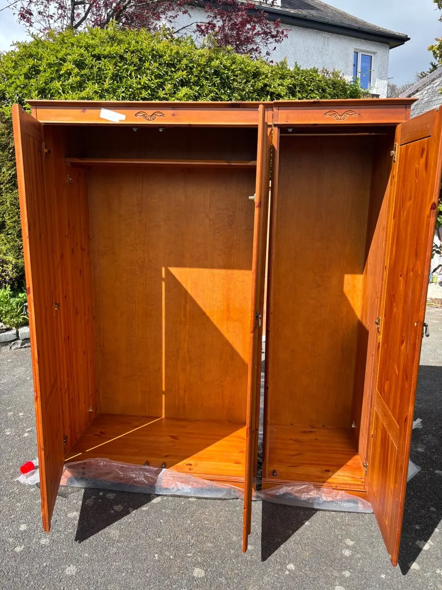 Bedroom wardrobe - Image 1