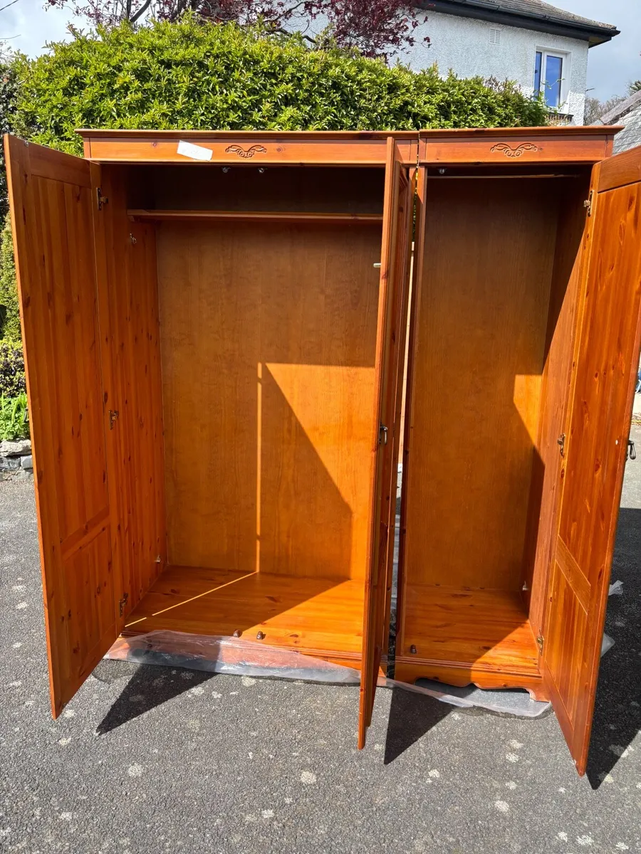 Bedroom wardrobe - Image 3