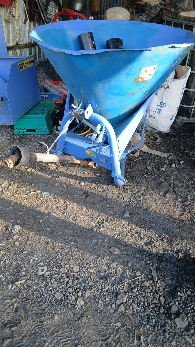 Rotary Fertiliser Spreader - Image 1