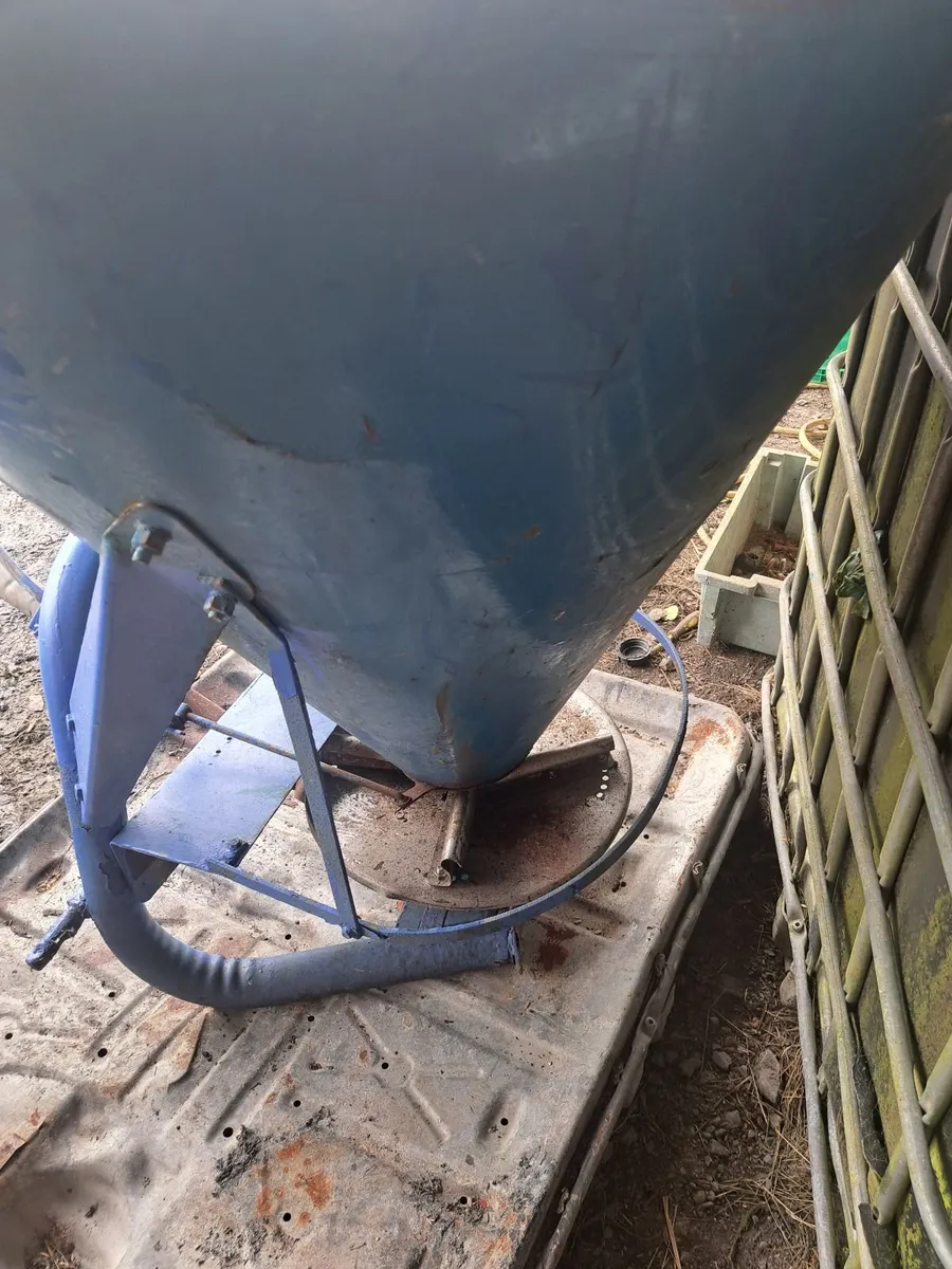 Rotary Fertiliser Spreader - Image 2
