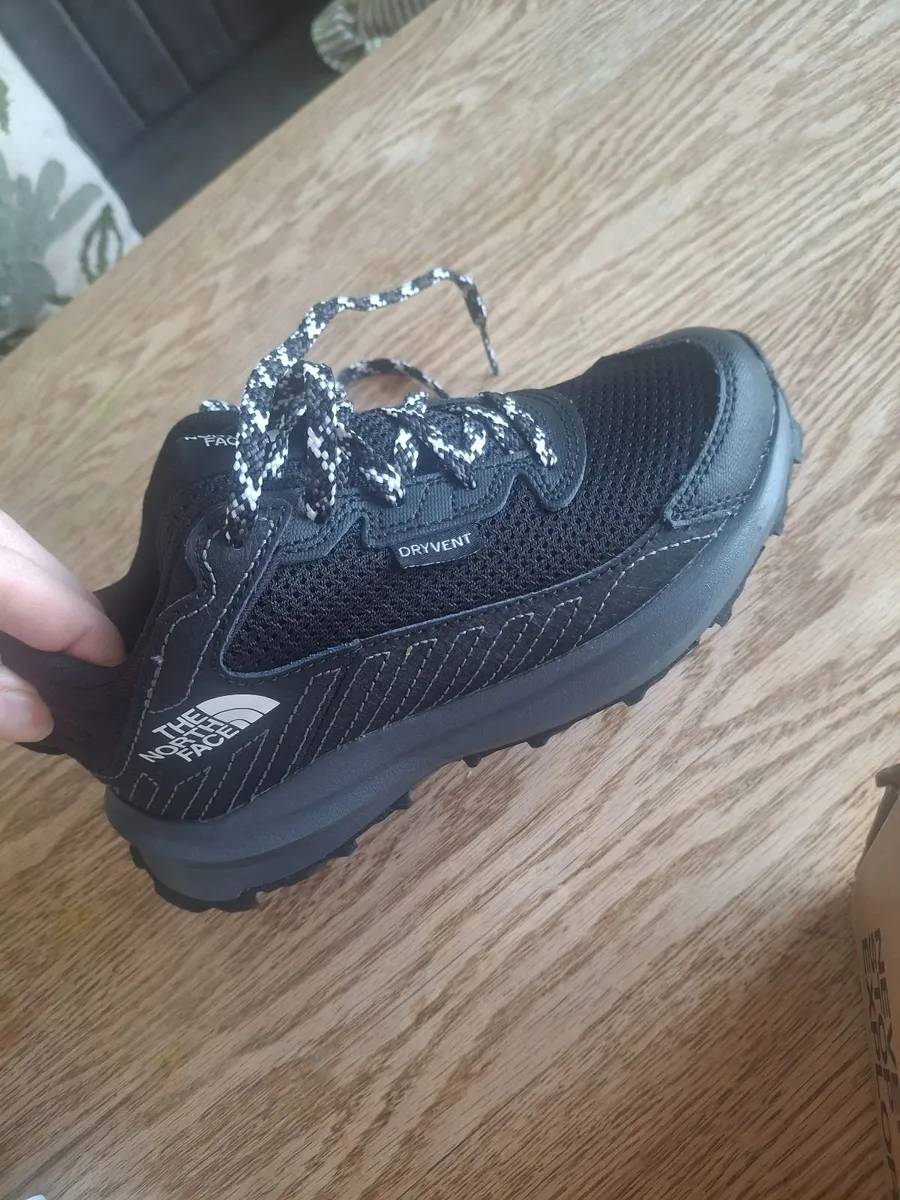 Boys North Face Hiker Runners UK Size 1 - Image 3