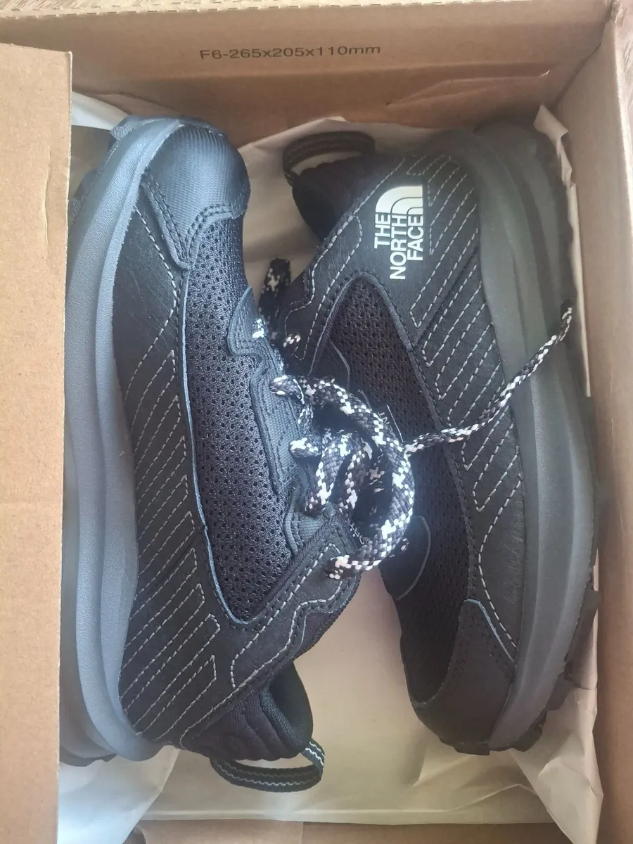 Boys North Face Hiker Runners UK Size 1 - Image 1